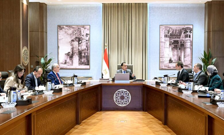 الحكومة تبحث حلول جذرية للمشكلات المالية بـ"ماسبيرو" والصحف القومية