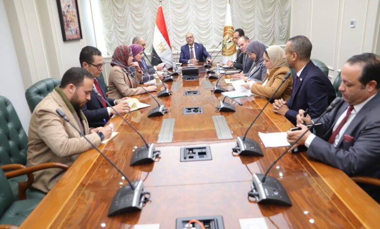 وزير العمل يعقد اجتماعًا لتسريع التحول الرقمي للوزارة على بوابة مصر الرقمية