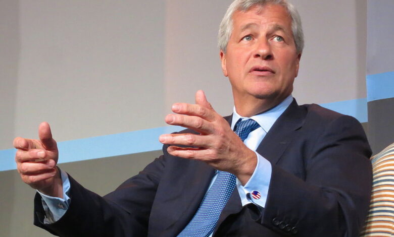 جي بي مورغان وترامب يلمحان لاختيار وارش أو هاسيت لرئاسة الاحتياطي الفيدرالي