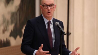 وزير المالية الفرنسي يتوقع نمو الاقتصاد الفرنسي 0.8% على الأقل في 2025