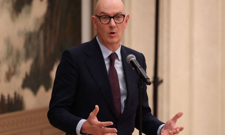 وزير المالية الفرنسي يتوقع نمو الاقتصاد الفرنسي 0.8% على الأقل في 2025