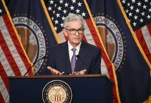 باول يعلن تخفيض الفائدة وشراء سندات خزانة بقيمة 40 مليار دولار