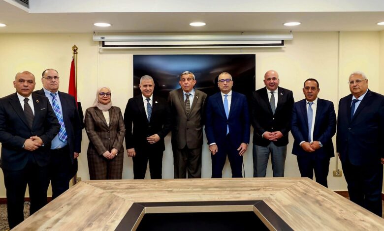 رئيس البنك الزراعي يلتقي لجنة الزراعة بمجلس الشيوخ.. تمويل 36 مليار جنيه لـ300 ألف مزارع بفائدة 5% + منتجات جديدة لدعم الزراعة الحديثة والتصدير!