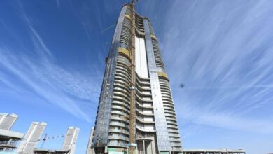 وزير الإسكان يتفقد أبراج "الداون تاون" بالعلمين الجديدة.. برج أيقوني 67 طابقًا