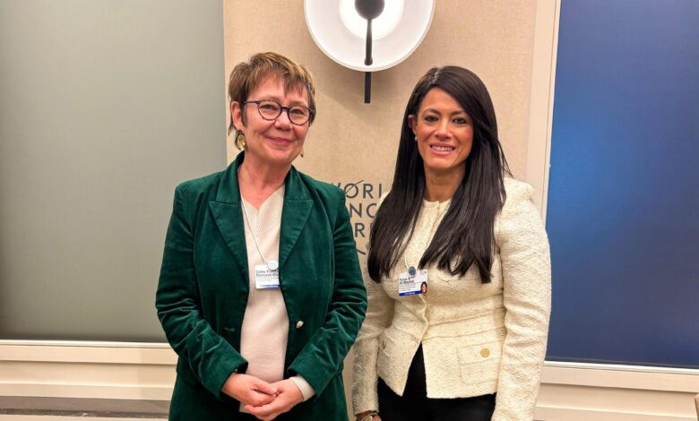 رانيا المشاط تلتقي رئيسة EBRD في دافوس 2026.. حشد 4.5 مليار دولار للطاقة النظيفة