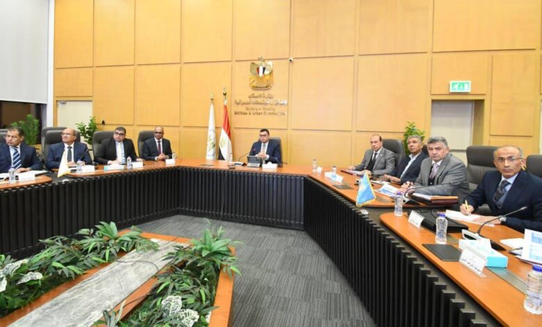 وزير الإسكان يتابع تنفيذ مشروعات "حياة كريمة" لتطوير قرى الريف المصري