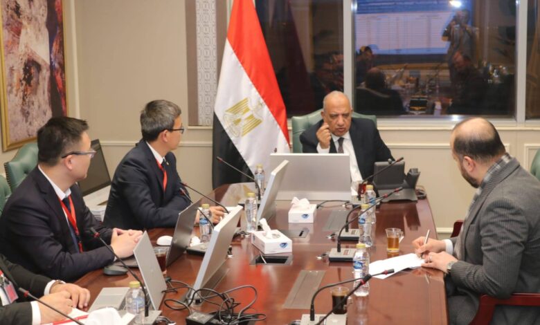 مصر والصين يبحثان إقامة أول مصنع لتوربينات الرياح وتوطين التكنولوجيا