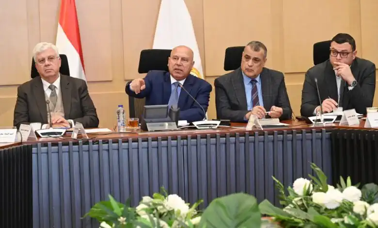 كامل الوزير يترأس اجتماع التنمية الصناعية.. موافقة على مشروعين بـ1.291 مليار دولار