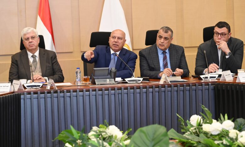 كامل الوزير يترأس اجتماع التنمية الصناعية.. موافقة على مشروعين بـ1.291 مليار دولار