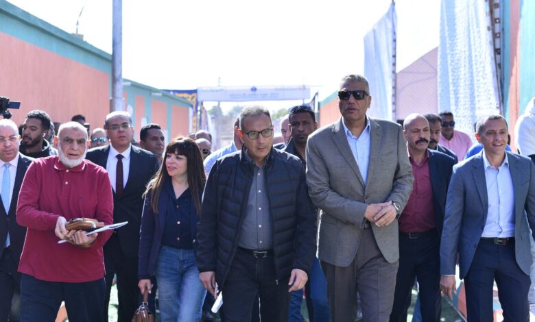 البنك الأهلي المصري يسلم عددا من البيوت والمشروعات الصغيرة للمستفيدين بمحافظة أسوان