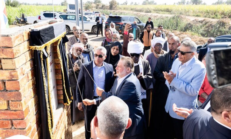 محافظ البنك المركزي المصري ووزير الزراعة يتفقدان عدد من القرى المستفيدة