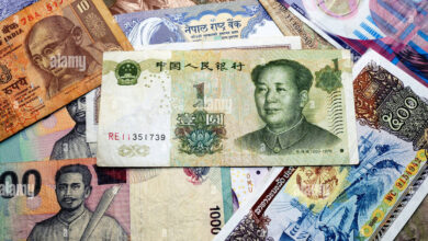 العملات الآسيوية تتذبذب .. الين مستقر والروبية الهندية تسجل قاعًا تاريخيًا