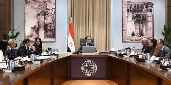 مدبولي يترأس اجتماعًا لمتابعة تمويل مشروعات الكهرباء والطاقة المتجددة