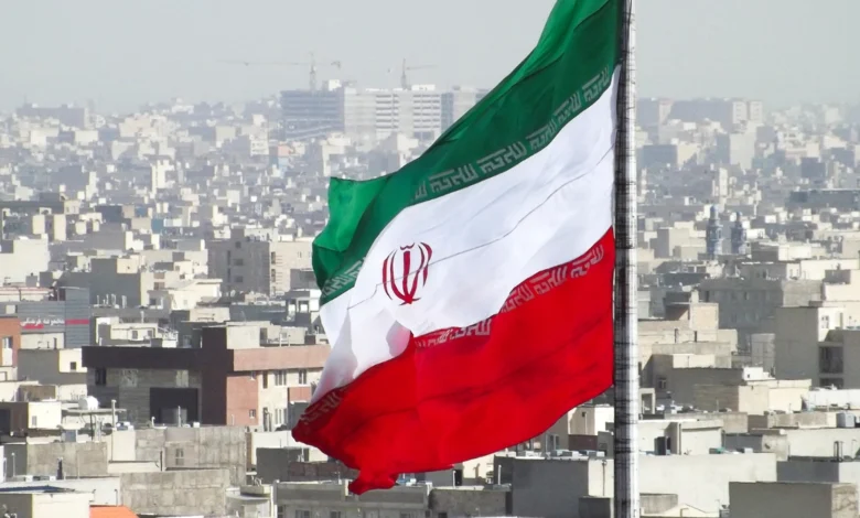 إيران تغلق جزئيًا مضيق هرمز .. ارتفاع أسعار النفط وسط محادثات نووية مع أمريكا