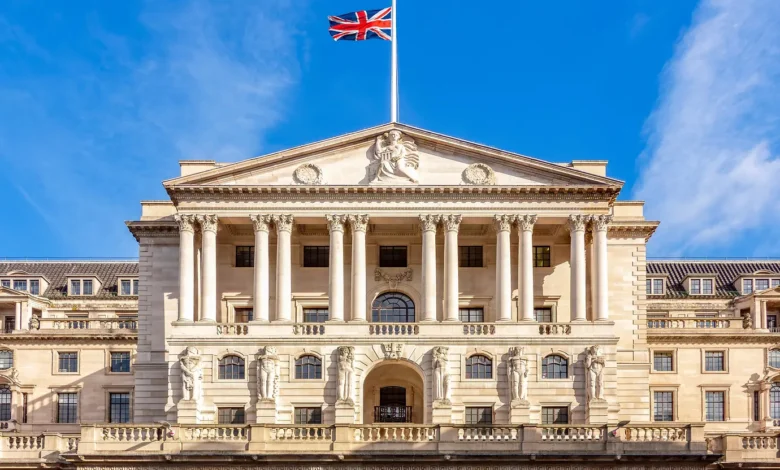 بنك إنجلترا يبقي سعر الفائدة عند 3.75% مع إشارات لتيسير السياسة النقدية