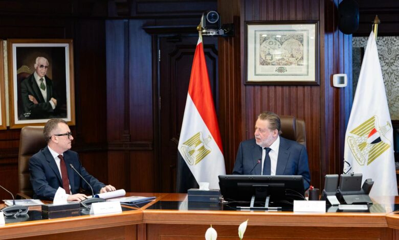 محافظ البنك المركزي المصري يبحث مع وزير التخطيط والتنمية الاقتصادية أوجه التعاون المشترك