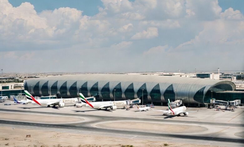 مطارات دبي تعلق جميع الرحلات حتى إشعار آخر بسبب التطورات الإقليمية