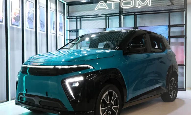 روسيا تطلق سيارة «أتوم» الكهربائية بأسعار أقل من المنافسين الصينيين