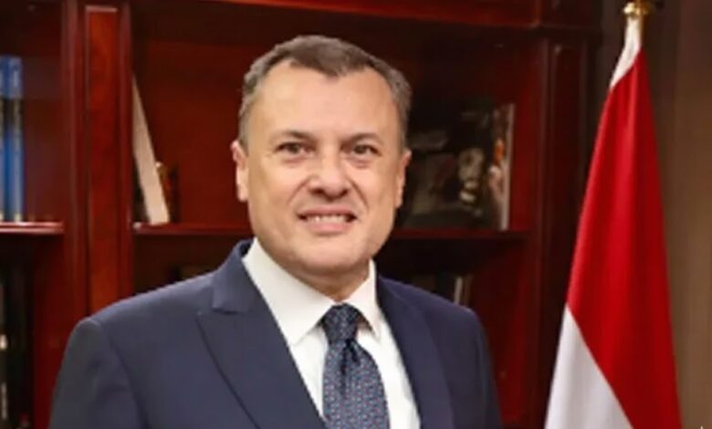 أحمد عيسى يتسلم رئاسة بنك أبوظبي الأول مصر بعد موافقة المركزي