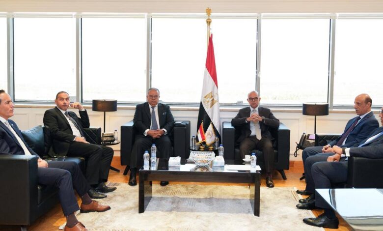 وزير الاستثمار يعقد اجتماعاً تنسيقياً لربط إلكتروني بين الهيئات وتيسير إجراءات المستثمرين