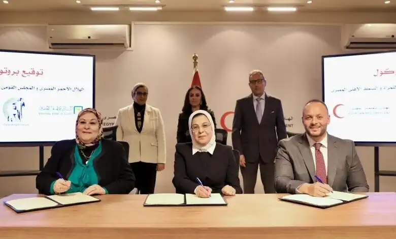 البنك الأهلي المصري يوقّع بروتوكول تعاون ثلاثي مع الهلال الأحمر والمجلس القومي للمرأة لدعم غزة