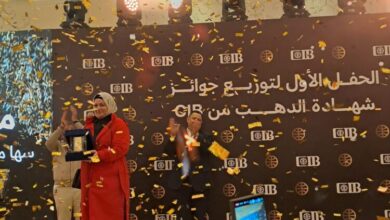 CIB يتوج سها أبو الفتوح بسبيكة ذهب كيلو بـ8 ملايين جنيه في حفل شهادة الذهب