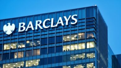 بنك باركليز تحذر: وصول سعر نفط ل100 دولار يدفع التضخم الأمريكي لـ3% بنهاية 2026