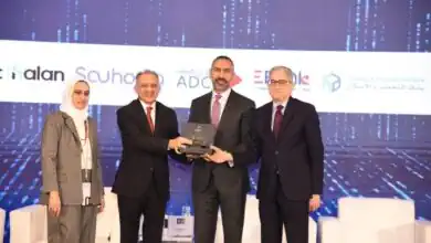 عاكف المغربي يتسلم جائزة النمو والاستدامة لبنك قناة السويس في مؤتمر الأهرام