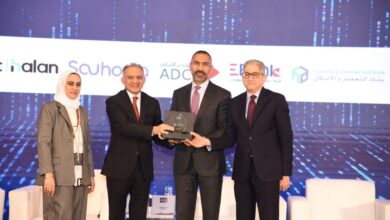 عاكف المغربي يتسلم جائزة النمو والاستدامة لبنك قناة السويس في مؤتمر الأهرام