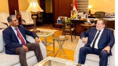 حسن عبد الله يبحث مع السفير الهندي تعزيز الشراكة المصرفية بين مصر والهند