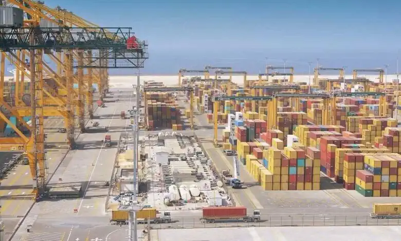 التجارة الخارجية السعودية ترتفع 4.91% في 2025 إلى 2.118 تريليون ريال
