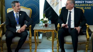 مصر وSLB يناقشان تقنيات الحفر الأفقي والذكاء الاصطناعي في البحث عن البترول