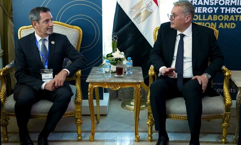 مصر وSLB يناقشان تقنيات الحفر الأفقي والذكاء الاصطناعي في البحث عن البترول