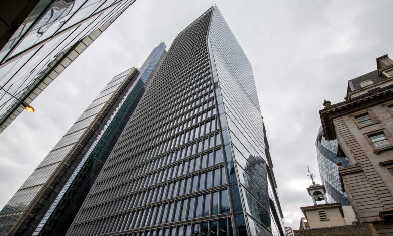 هيئة التنظيم الاحترازي البريطانية تغرم بنك لندن 2 مليون جنيه إسترليني لتقديم وثائق مزورة