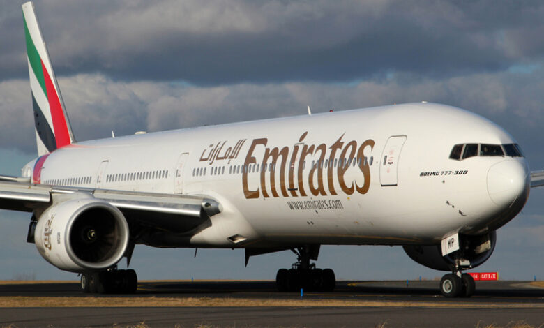 طيران الإمارات توقف جميع رحلاتها إلى دبي "حتى إشعار آخر" بعد انفجارات في المطار