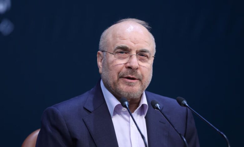 رئيس البرلمان الإيراني ينفي أي مفاوضات مع أمريكا.. يصف تقارير ترامب بـ"الأخبار الكاذبة"