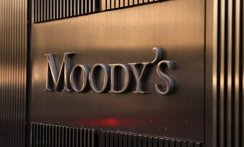 موديز تحذر من ركود أمريكي بنسبة 50% بضغط من حرب إيران وارتفاع أسعار النفط