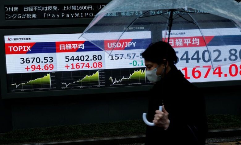 أسواق آسيا يسيطر عليها الحذر.. مضيق هرمز مغلق وسط الحرب على إيران