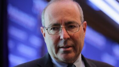 رئيس بنك الاحتياطي الفيدرالي: أسعار الفائدة ثابتة وسط صدمة النفط والذكاء الاصطناعي