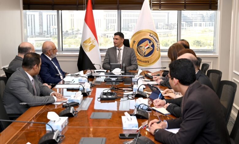 وزير الصناعة يبحث مع البنك الدولي مراجعة الاستراتيجية الوطنية للتنمية الصناعية