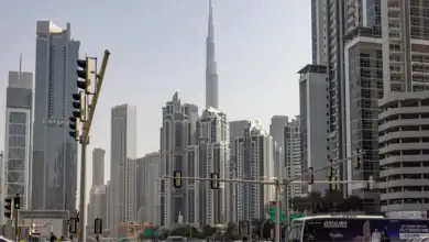 المصرفيون في دبي يخزنون المواد الغذائية مع تصاعد التوتر في الشرق الأوسط