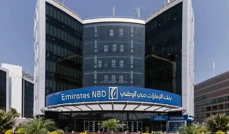 تطبيقات بنوك الإمارات تتعطل بسبب استهداف مركز بيانات أمازون بمسيرة