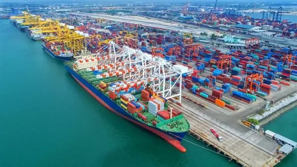 تنفيذ مشروع تطوير منظومة إدارة الشاحنات بميناء السخنة لمنع التكدس