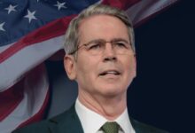 وزير الخزانة الأمريكي: نسمح بدخول النفط الإيراني المخزن إلى السوق لخفض الأسعار