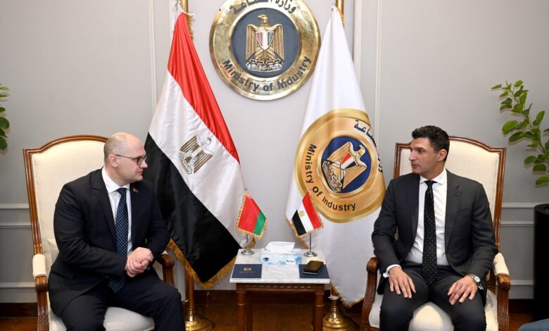 مصر وبيلاروسيا تبحثان توطين الصناعات الثقيلة والجرارات