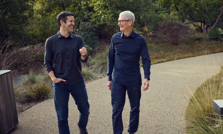 تيم كوك يتنحى عن قيادة أبل وتيرنوس رئيسًا تنفيذيًا في سبتمبر