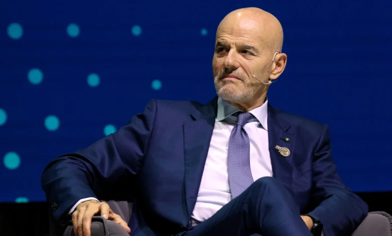 رئيس إيني يدعو الاتحاد الأوروبي لإعادة النظر في حظر الغاز الروسي