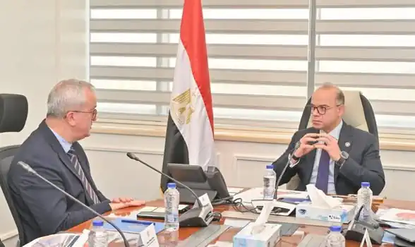 مصر تبحث مع ألستوم توطين صناعة النقل باستثمارات تصل 25 مليون يورو