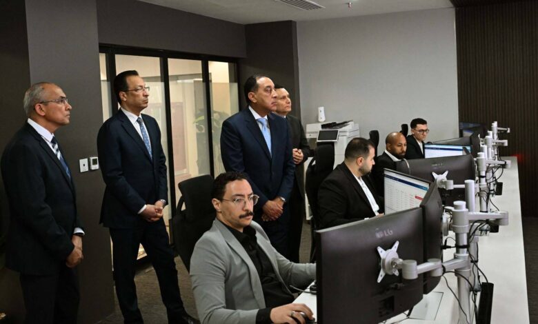 مدبولي يتفقد مركز التحكم بالعاصمة الجديدة.. بنية رقمية تقود التحول الذكي للدولة
