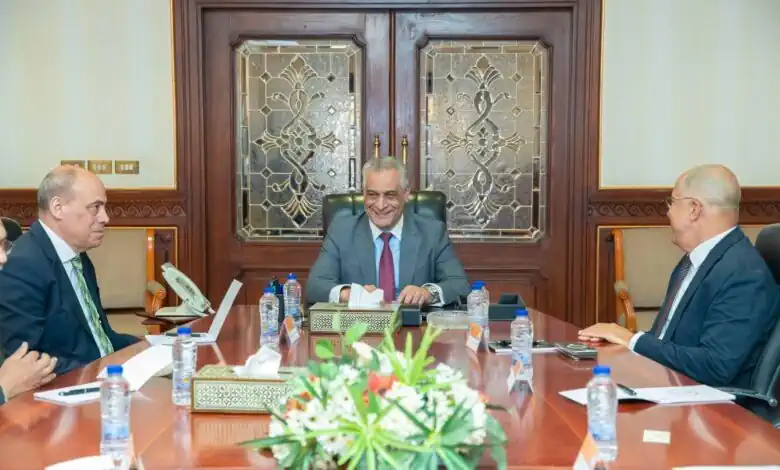 الإنتاج الحربي واتحاد الصناعات يبحثان توطين التكنولوجيا وتعزيز التصنيع المحلي